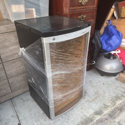 🍷 Haier Beverage Fridge – Perfect for Drinks, Wine & Water – $70