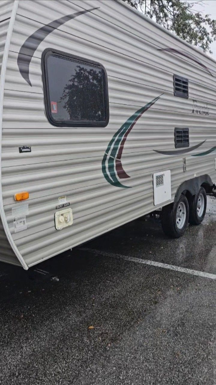 2012 Keystone Fireside 23ft Long Under 4k Lbs