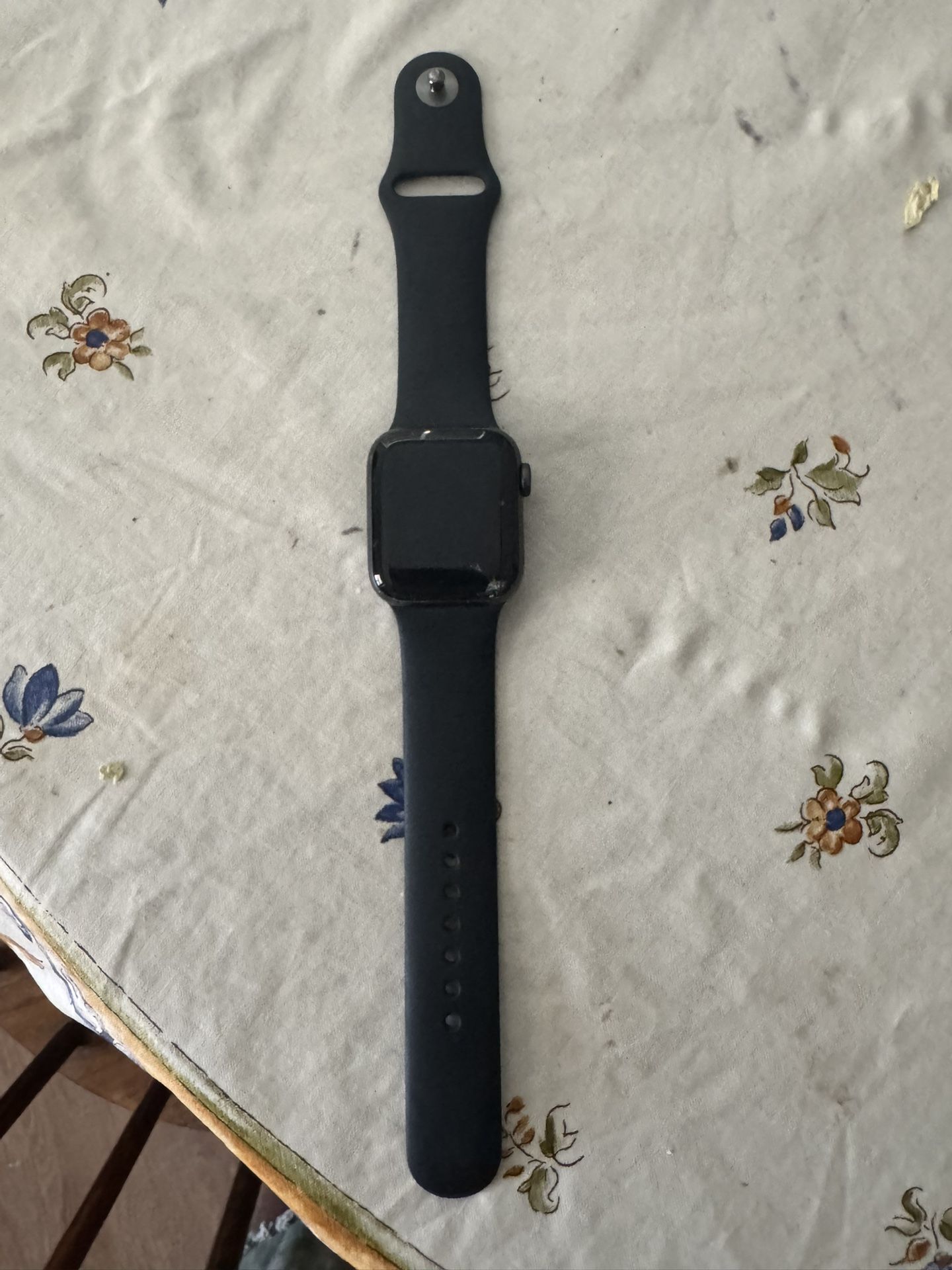 Apple Watch SE 40mm (Aluminum & Ceramic back)