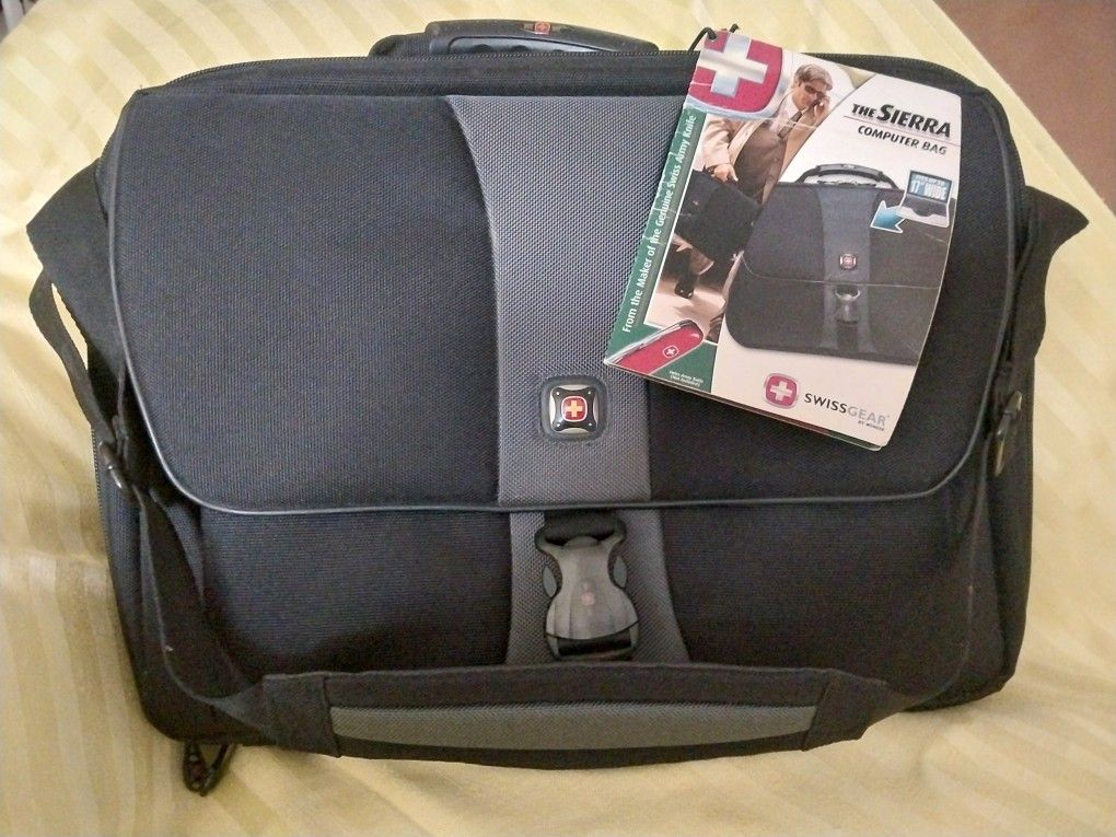 NEW - Wenger Swiss Army Laptop Computer Case