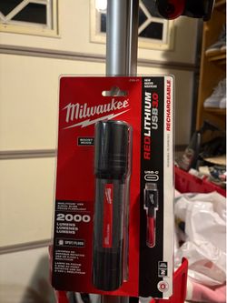 Milwaukee flashlight