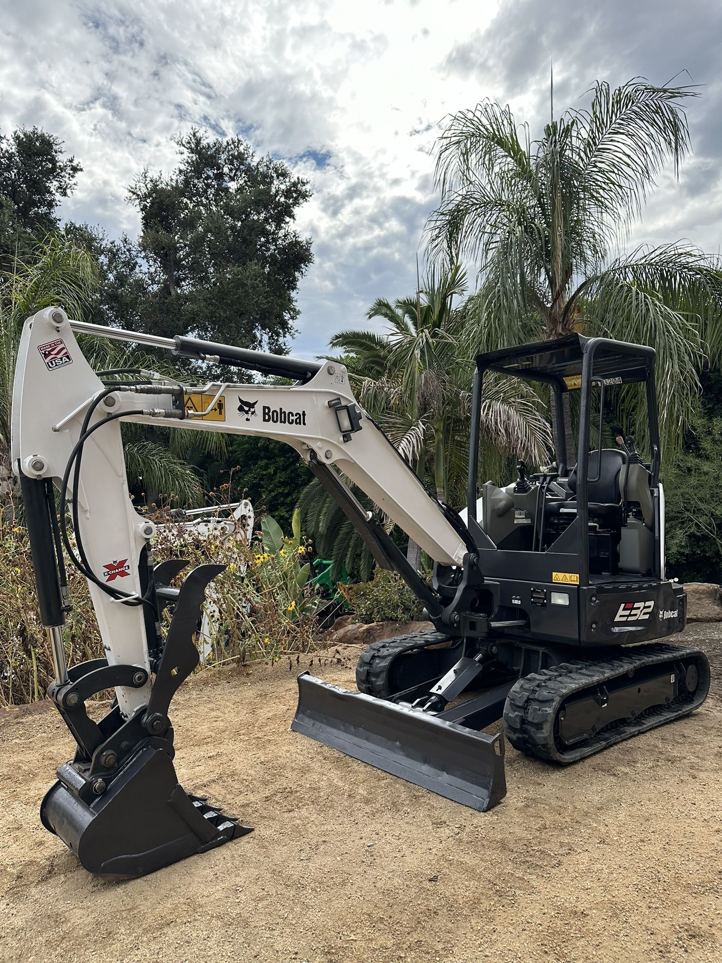 Bobcat E32 Mini Excavator 
