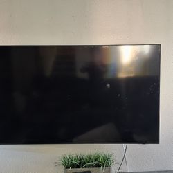 75” Samsung Ultra 4K TV With Wall Mount