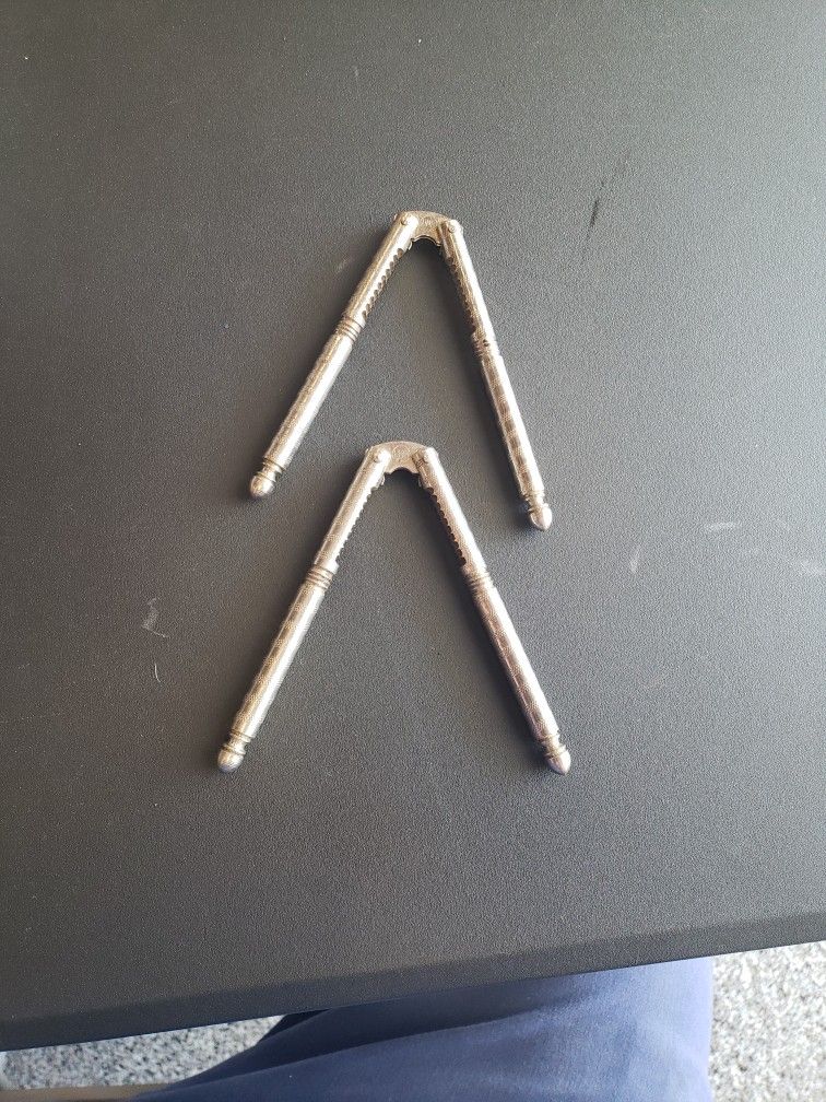 2 HMO nut Cracker
