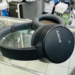Sony Noise Cancelling Headphones WHCH700N: Wireless Bluetooth Over the Ear Headset with Mic
