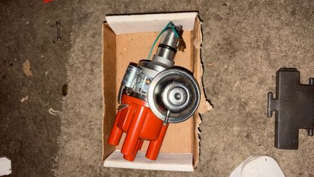 Automotive Ignition Distributor  for a VW with Vacuum Advance