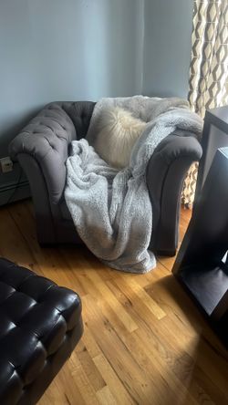 high end chair Mint condition  (negotable)