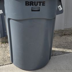 BRUTE 44 Gal. Grey Vented Plastic Outdoor Trash Can For Restaurants/Offices/Warehouses/Commercial Environments