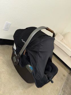 Nuna Car seat with Base
