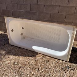 White Bath Tub possible Horse Trough for Sale in Las Vegas, NV - OfferUp