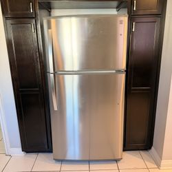 Stainless Steal Kenmore Top Freezer Refrigerator 
