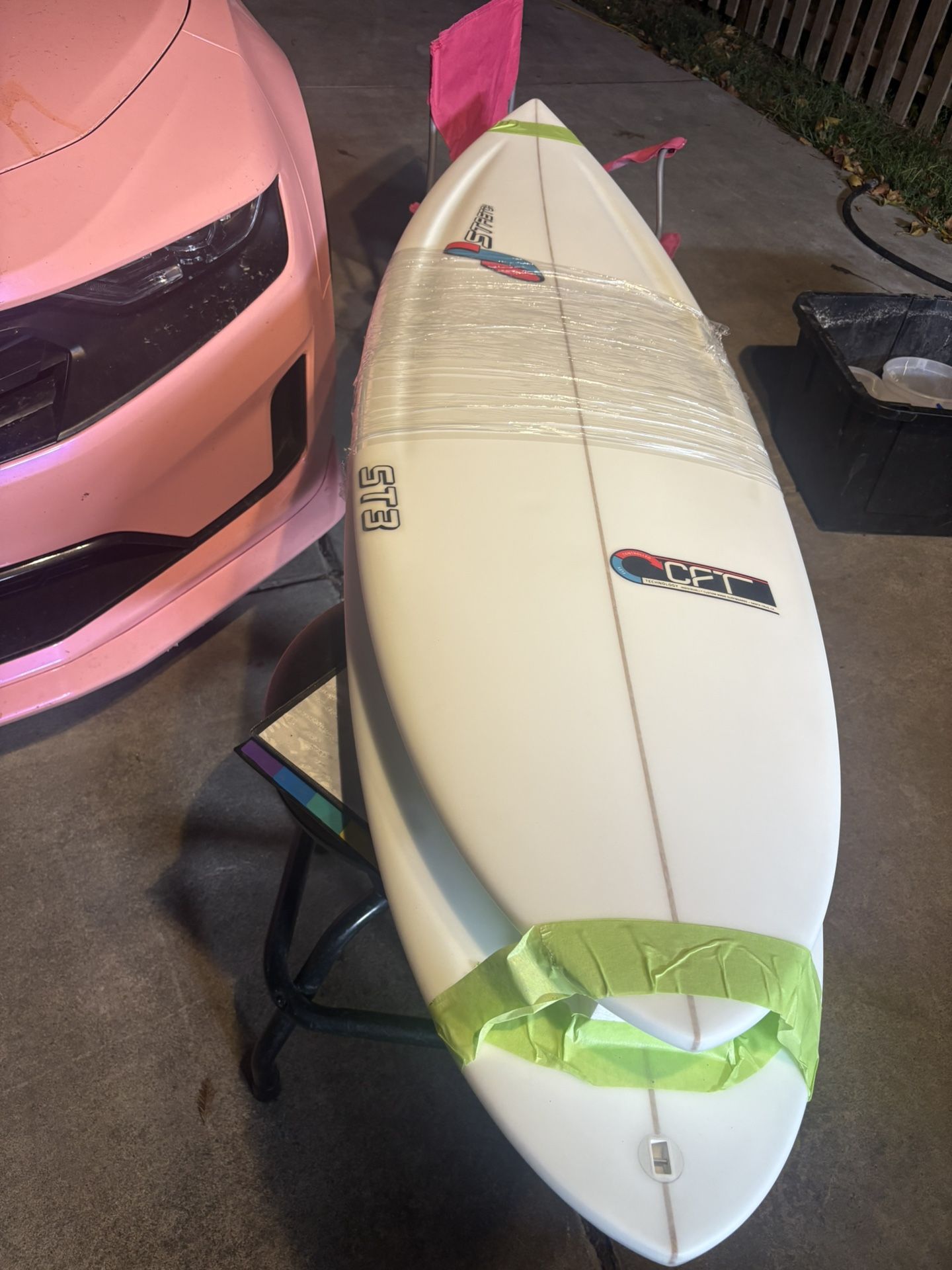 Stretch surfboard