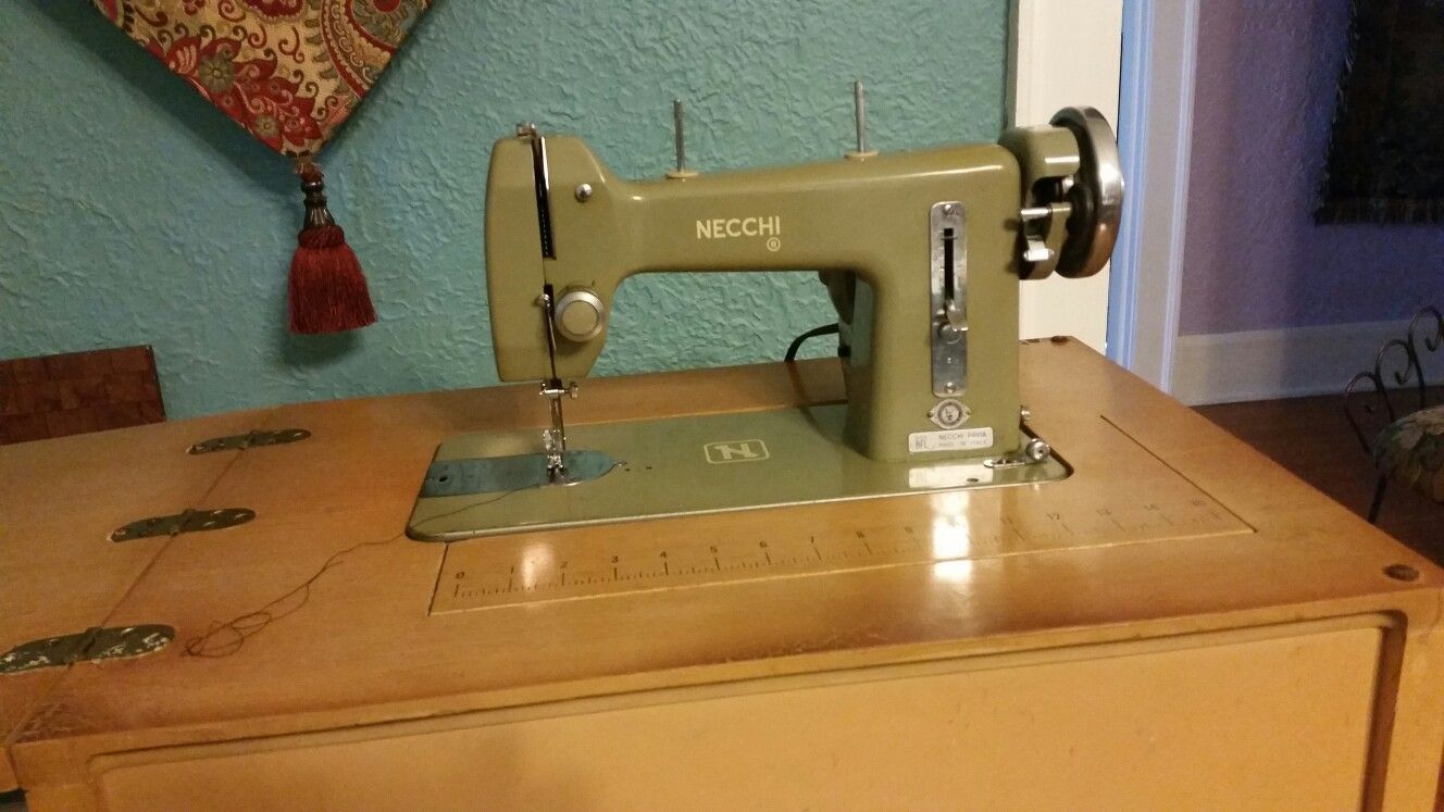 VINTAGE NECCHI SEWING MACHINE