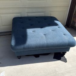 Huge Ottoman Blue Good Condition Just Doesn’t Fit Where We Wanted To Go Otherwise Would Keep It