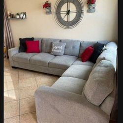 COSTCO Beautiful Grey Sectional Couch LIKE NEW 