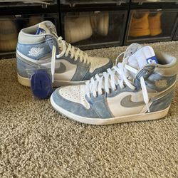 Jordan 1 Hyper Royal Smoke Grey