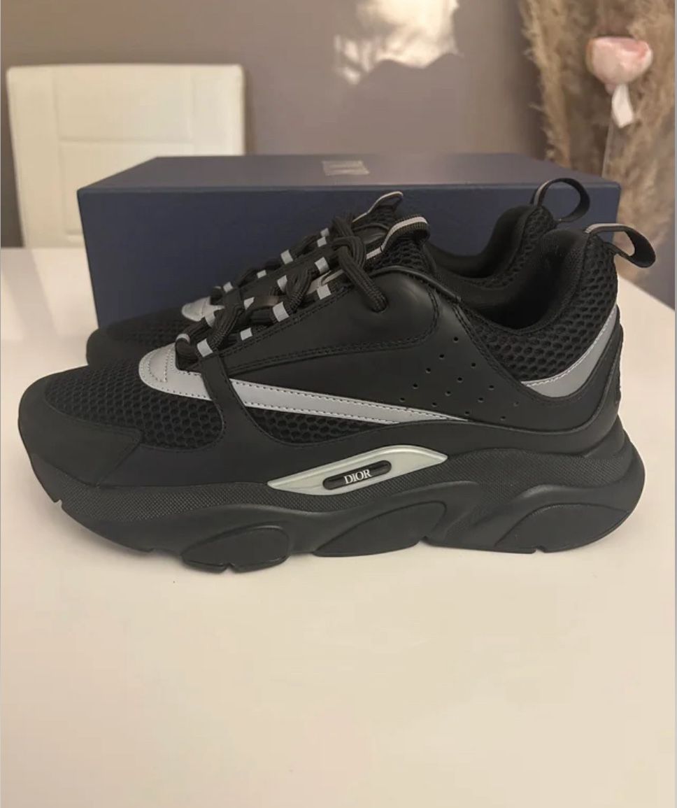 Dior B22