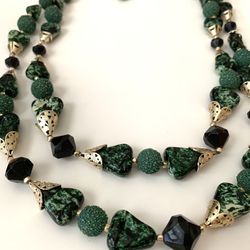 *Convertible* Vintage Faux Green Stone Necklace