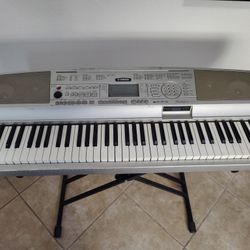 YAMAHA Portable Grand DGX - 300 