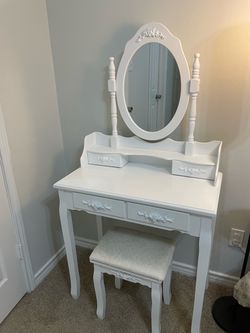 Vanity table