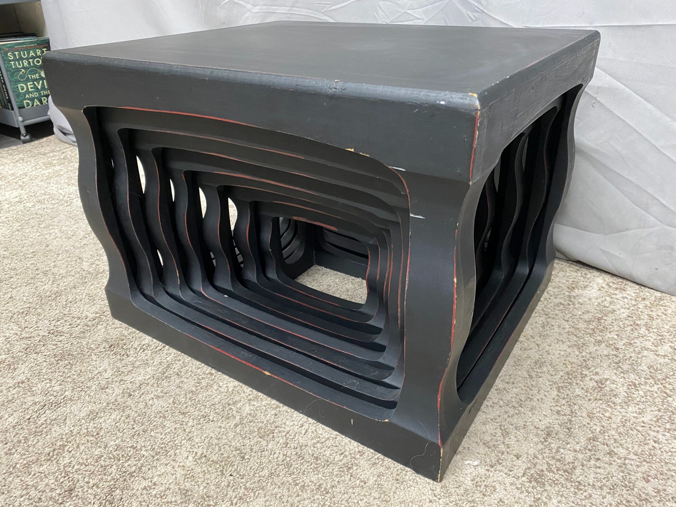 Black & Red Wavy Geometric Nesting Tables (Set of 7)