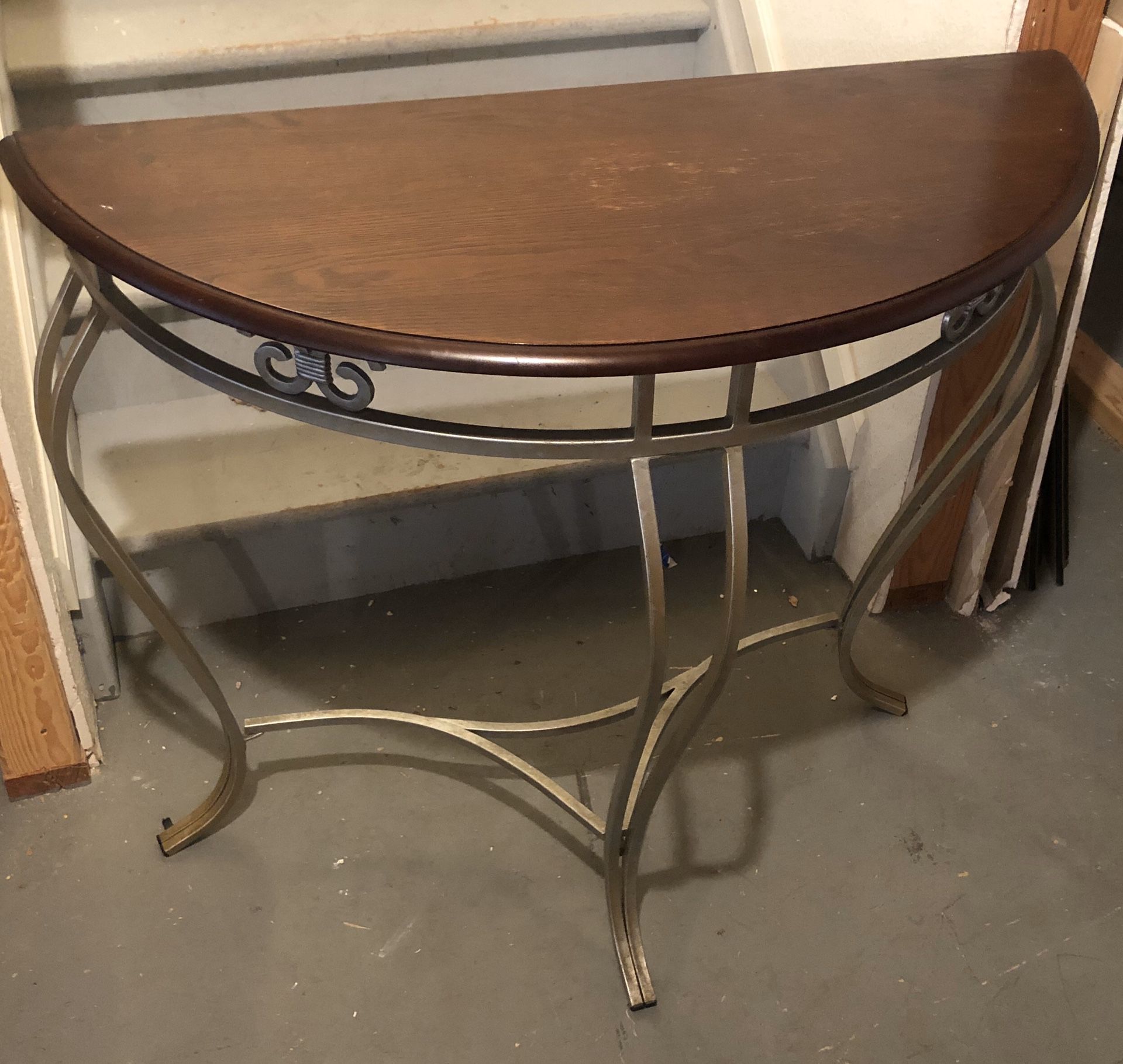 Entry table with mirror ( PENDING PICK UP)