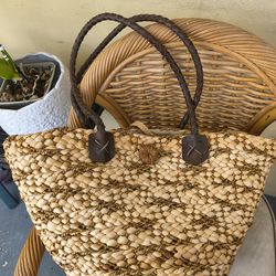 Avenue boho-style woven straw beach shoulder bag