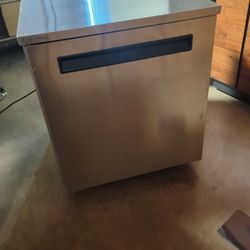 Delfield 27" Undercounter Refrigerator 