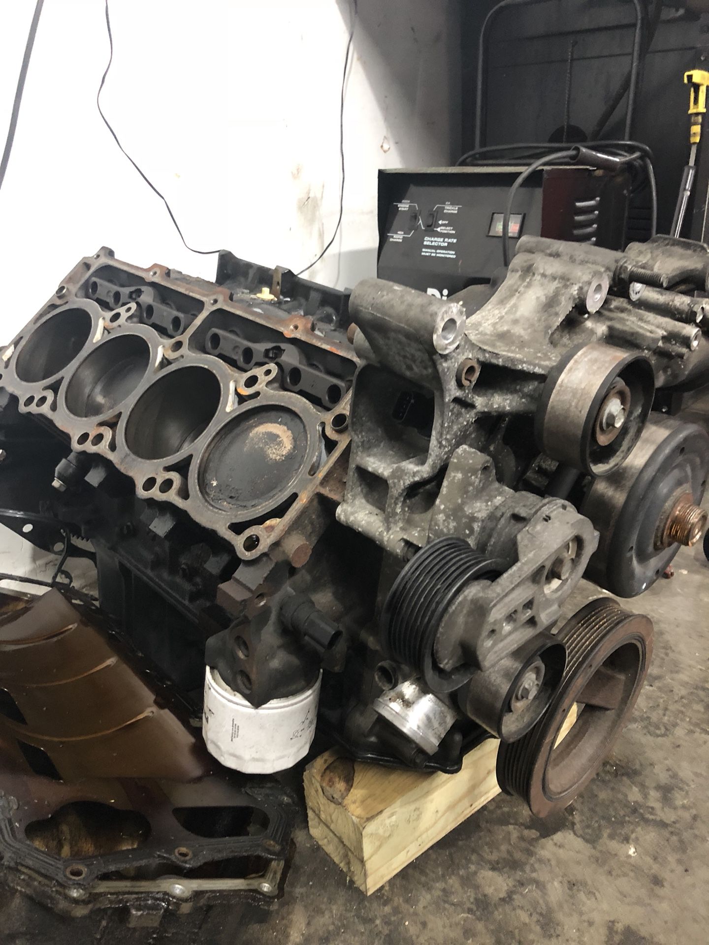 Dodge 5.7 Hemi engine short block