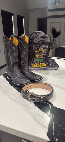 Gray Alligator Boots from Don Juan’s custom boots with belt