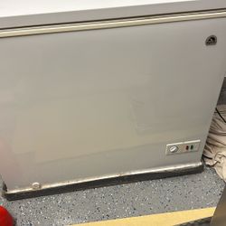 Igloo Deep freezer 7.1 CU