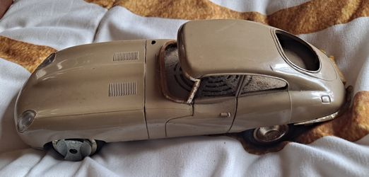 Vintage car radio