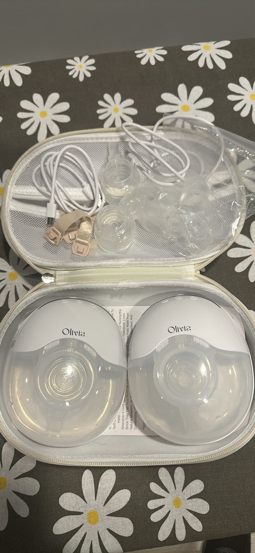Olivia Wearable Breast Pump (LIKE NEW)