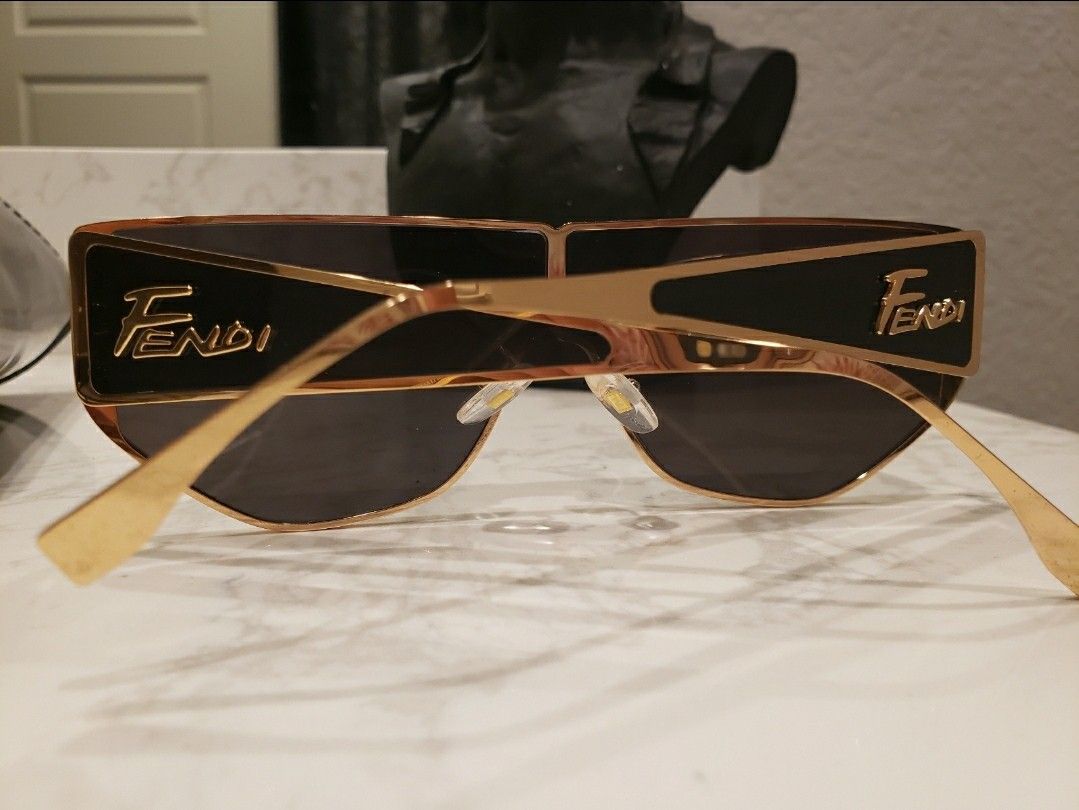 Fendi Sunglasses (After Xmas Sale) for Sale in Richardson, TX - OfferUp