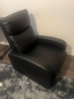 Black recliner barely used