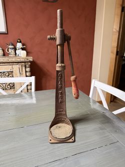 Vintage EVEREDY “GEAR-TOP” Bench Bottle Capper  — Cast Iron, Frederick MD