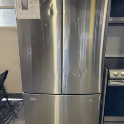 Samsung 28 Cu. Ft 3 Door French Door Refrigerator W/ Large Capacity 
