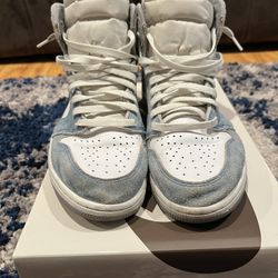 Jordan 1 Hyper Royal 