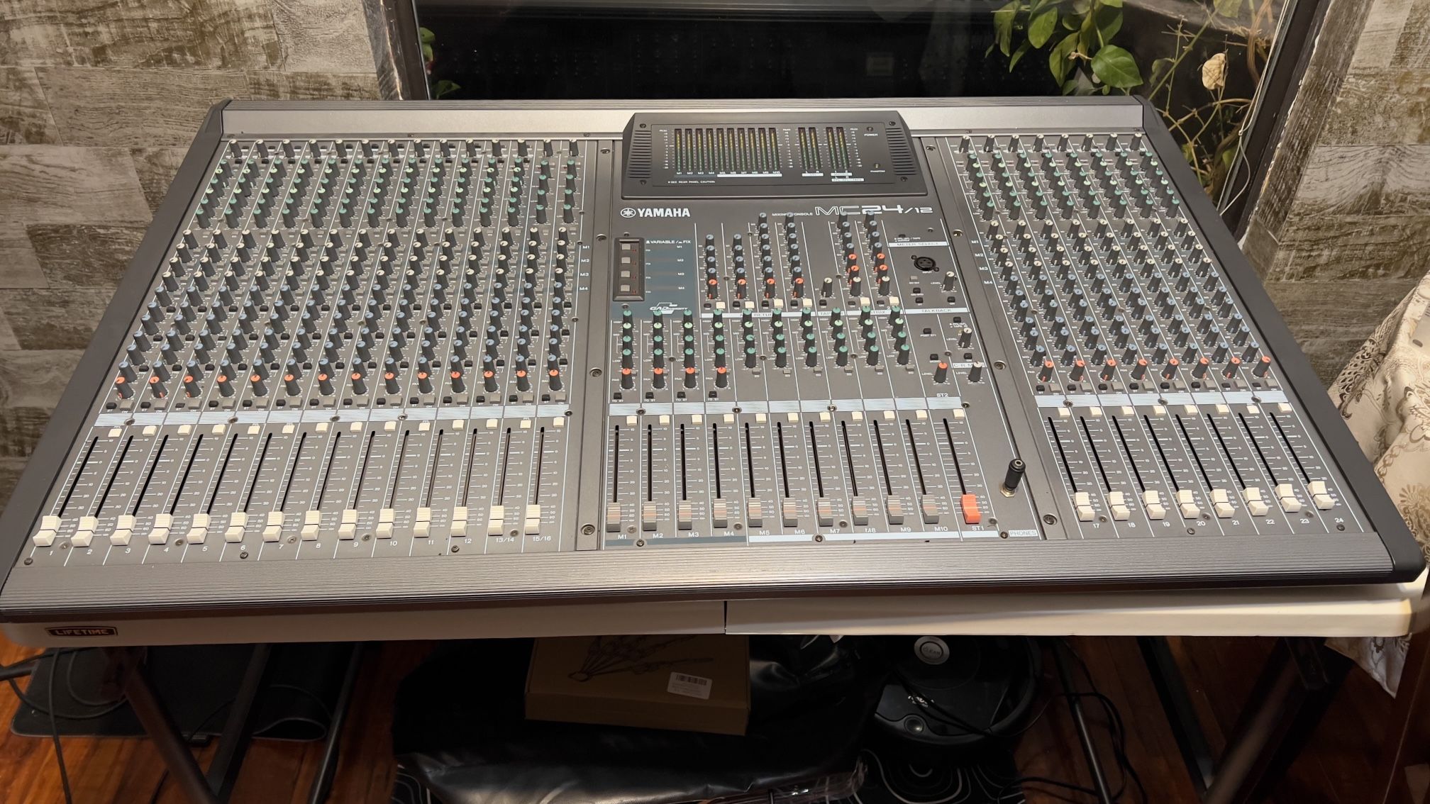 Yamaha Analog Mixing Console (MC24/12)