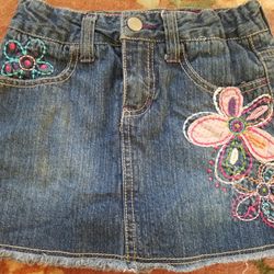 Girl's Embroidered Denim Skirt

Size M