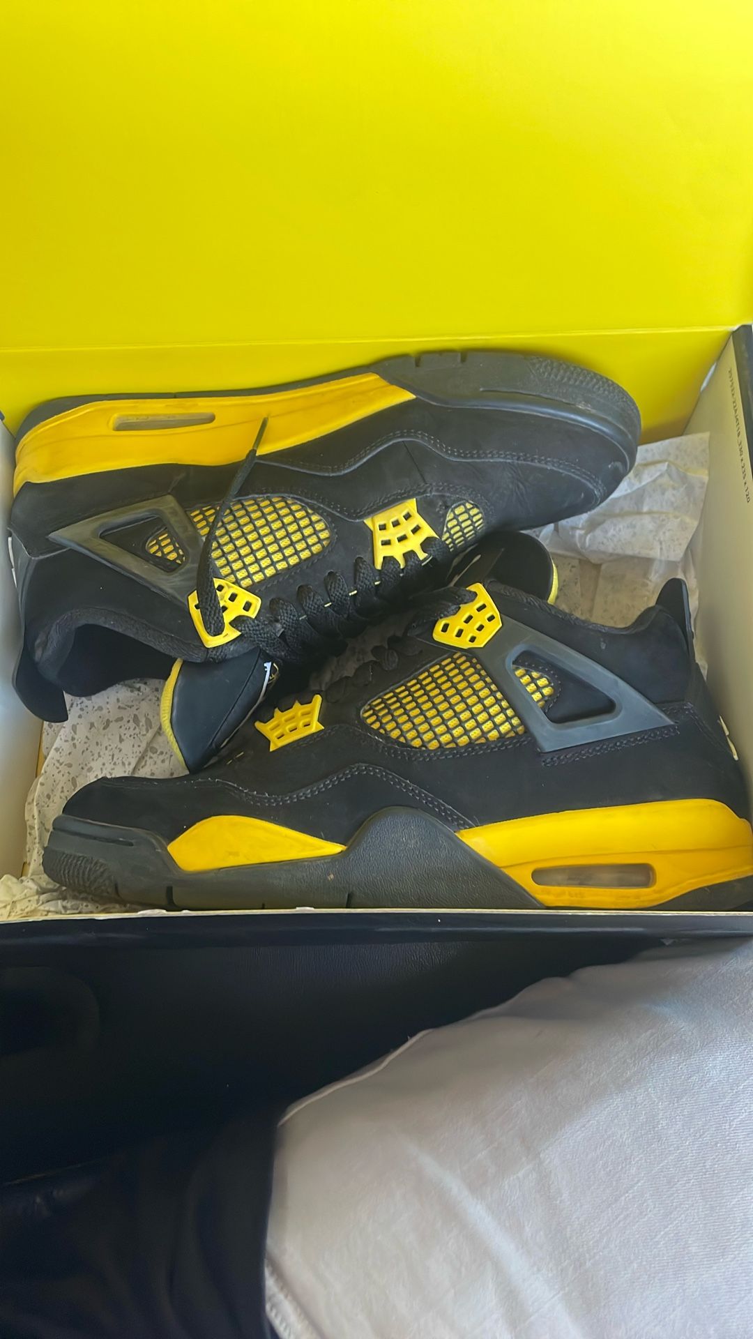 Jordan 4 yellow thunders