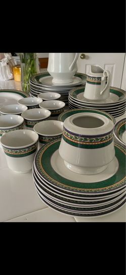 Majestic royals set of dishes