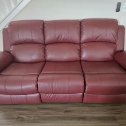 82" Pillow Top Arm Reclining Sofa