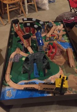 Imaginarium train table w/accessories