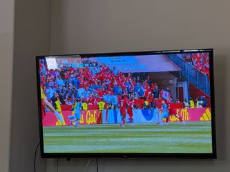 60" LG 1080p Plasma TV - Pristine Screen (Zero Burn-In) - Perfect for Sports & Gaming