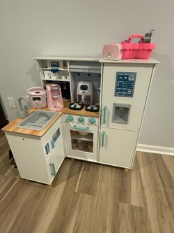 Kids Play Kitchen Set – Great Condition