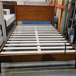 Auburn Queen Platform Bed 