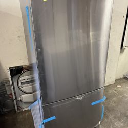 GE Brand New Stainless Steel Bottom Freezer Fridge 