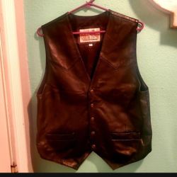 Black LEATHER  VEST..SIZE MED MENS ADULT..SNAP FRONT..GREAT CONDITION!