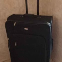 American Tourister 28"x18.5" Expandable Spinner Wheel Luggage (Front Pocket Zipper Is Broken)
